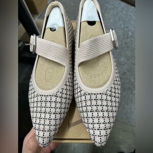 Vivaia shoes size US 8